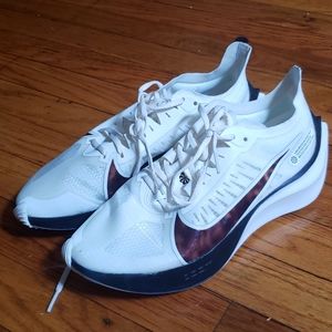 Nike Zoom Gravity Sneaker